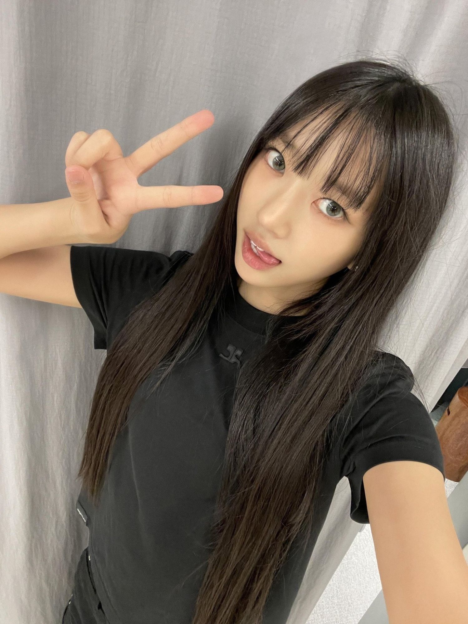 Recent activity shot of Sooin (MEOVV)