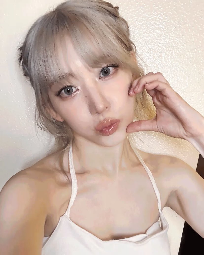 Sakura LE SSERAFIM:CHOEAEDOL - Hottest kpop idol community