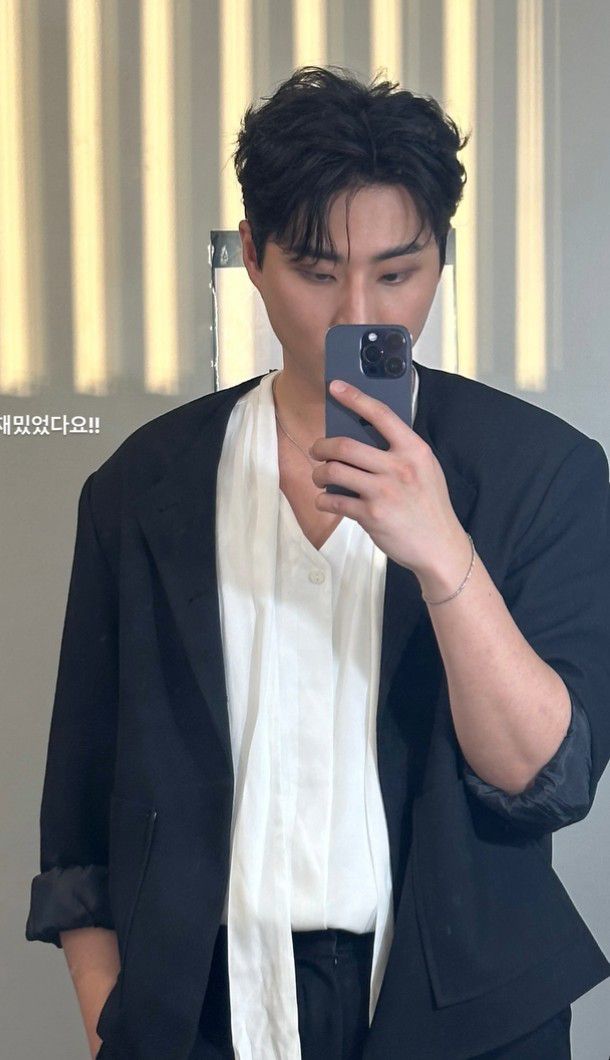 Today's most popular wallpaper in the Young K (DAY6) community