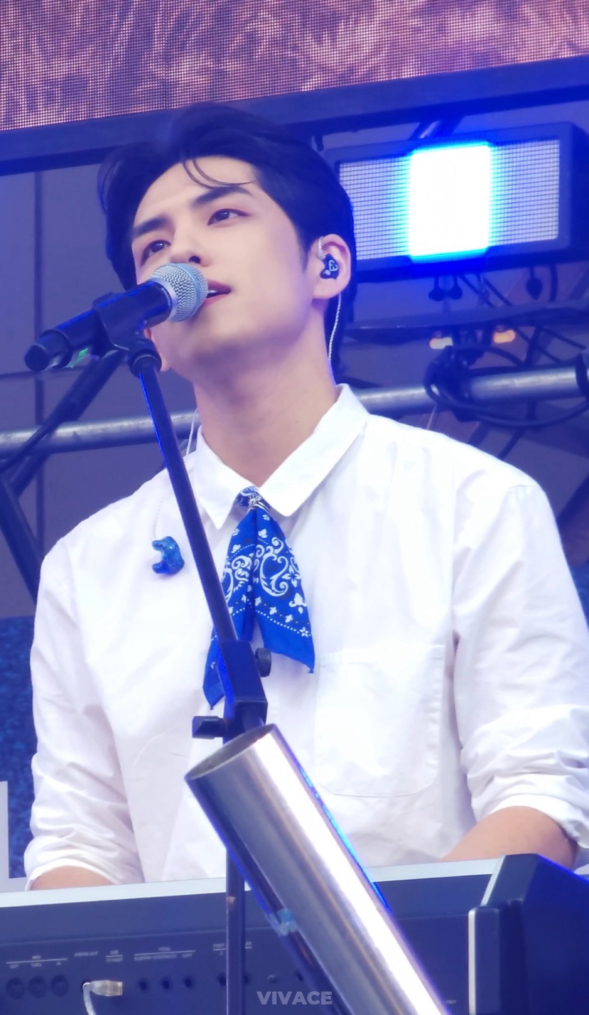 Today's most popular wallpaper in the Wonpil (DAY6) community