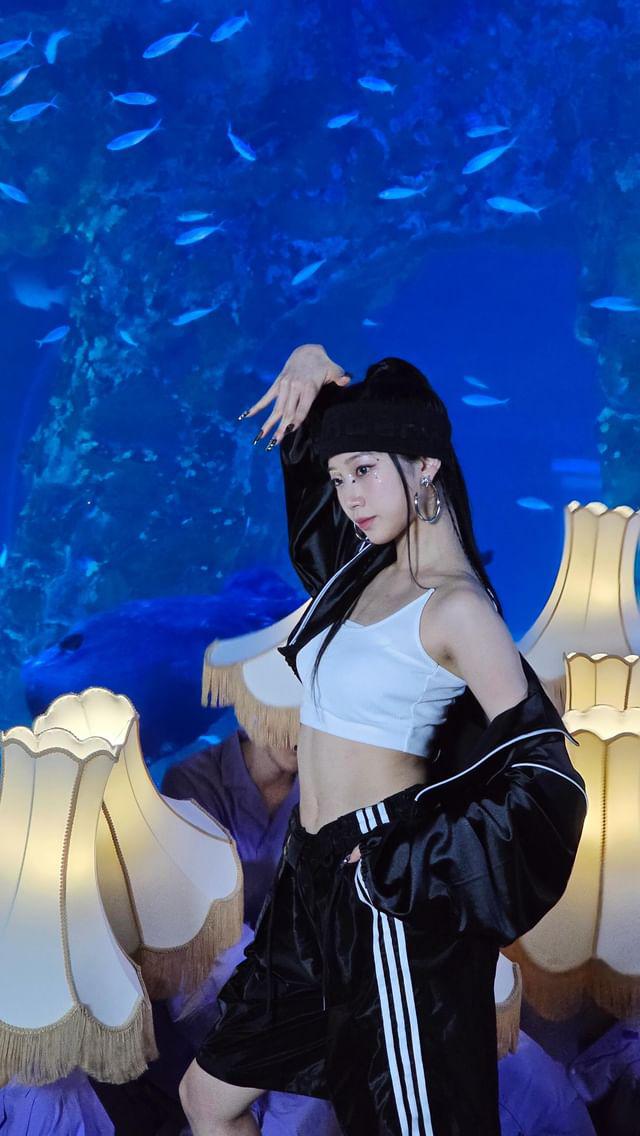 Fandom-recommended wallpaper image of KAZUHA (LE SSERAFIM)