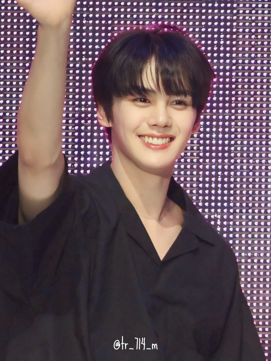 Latest photo of Kim Gyuvin (ZEROBASEONE)