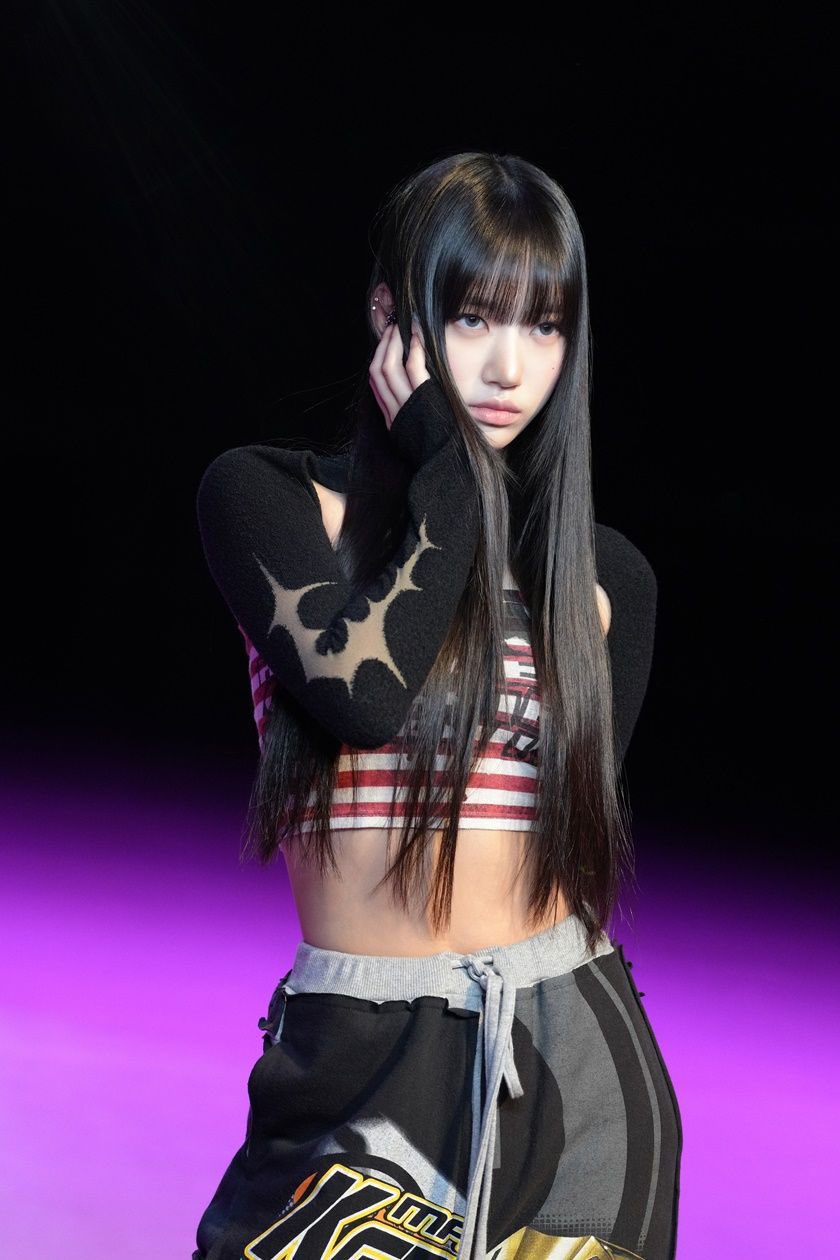 Behind-the-scenes cut of Sooin (MEOVV)