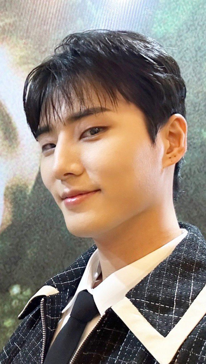 Today's most popular wallpaper in the Young K (DAY6) community