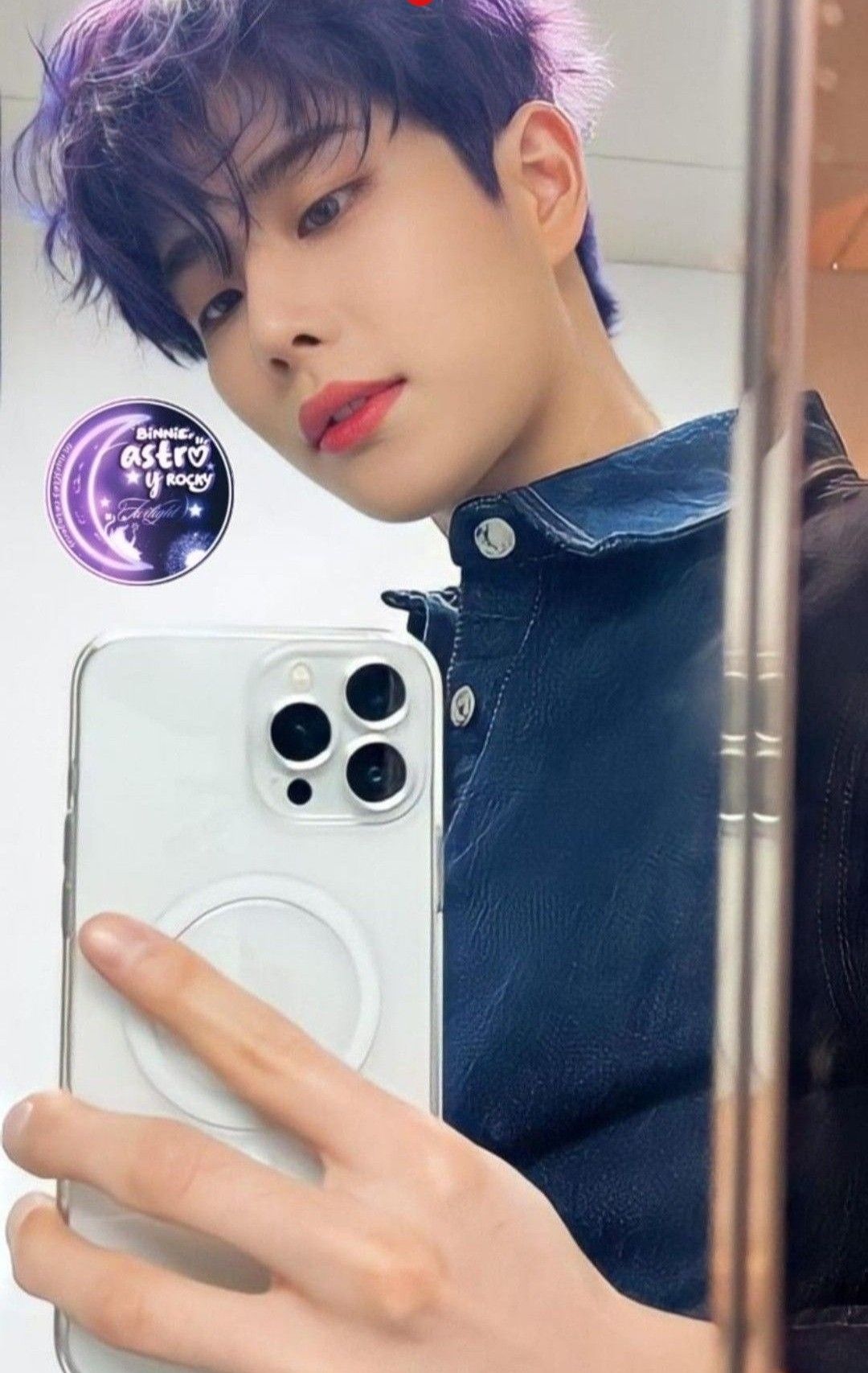 A moment captured by MJ (ASTRO)'s fan