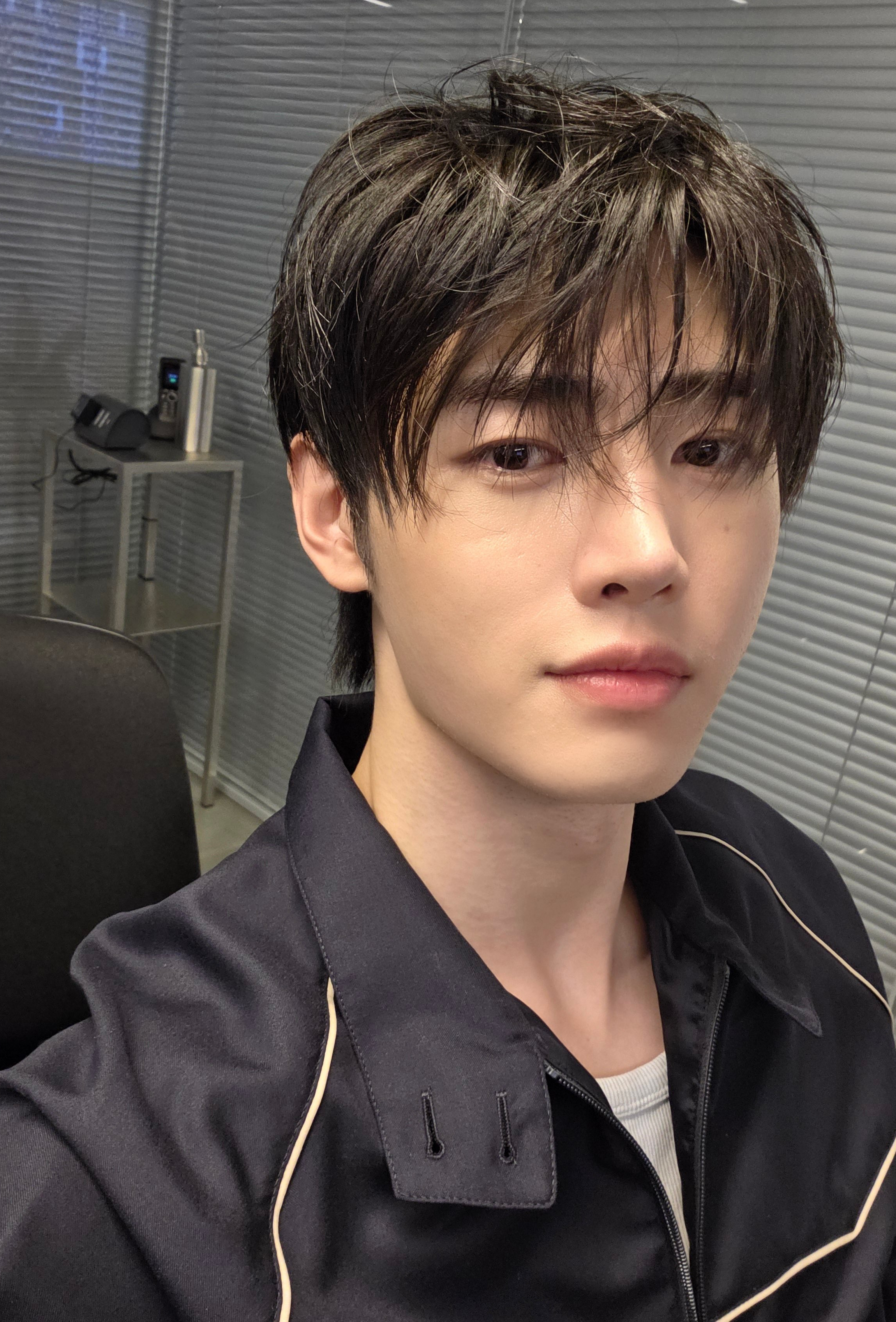 Behind-the-scenes cut of Sunghoon (ENHYPEN)