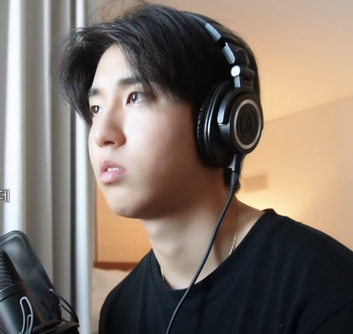 Behind-the-scenes cut of HAN (Stray Kids)