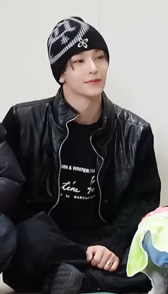 Fan-made special wallpaper for He Xinlong (ALPHA DRIVE ONE)