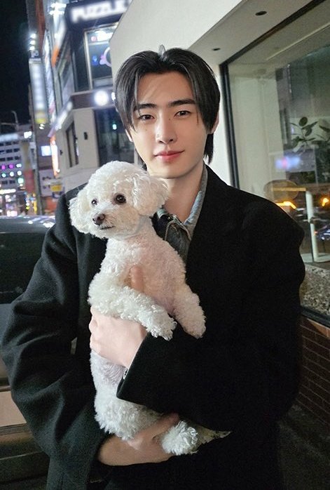 Recent activity shot of Sunghoon (ENHYPEN)