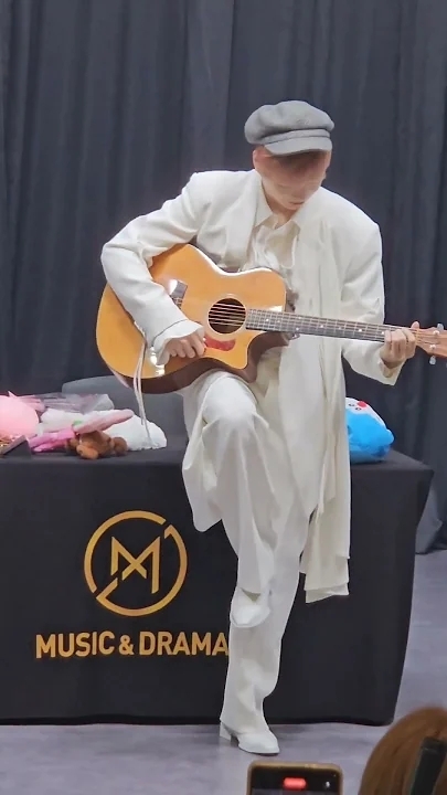 Foto aktivitas terbaru Kang Daniel