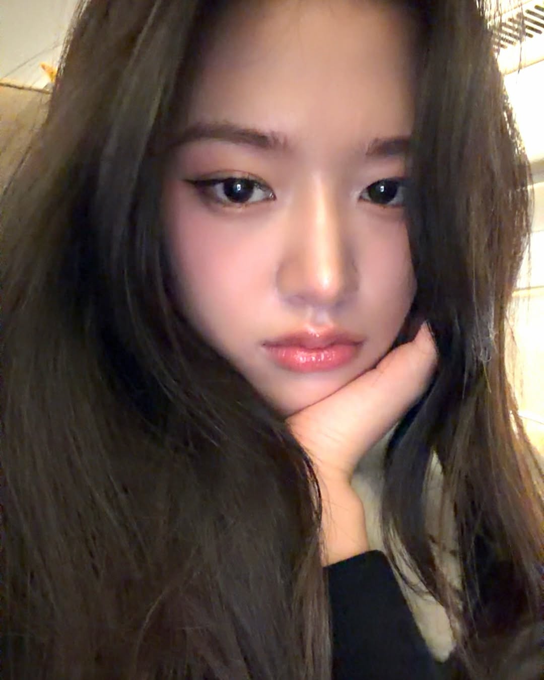 Recent activity shot of An Yujin (IVE)