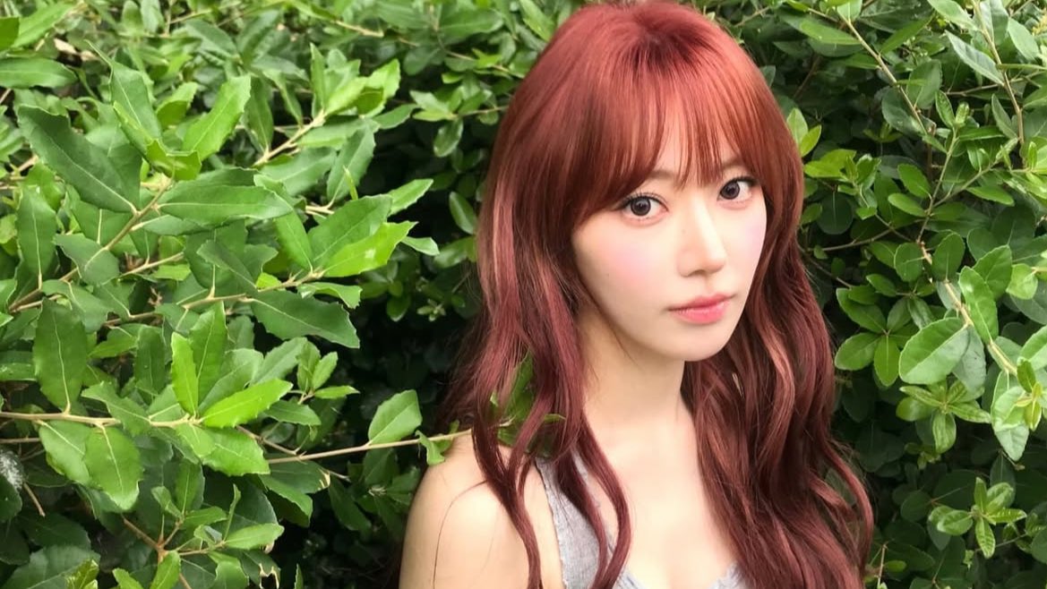 Behind-the-scenes cut of Sakura (LE SSERAFIM)