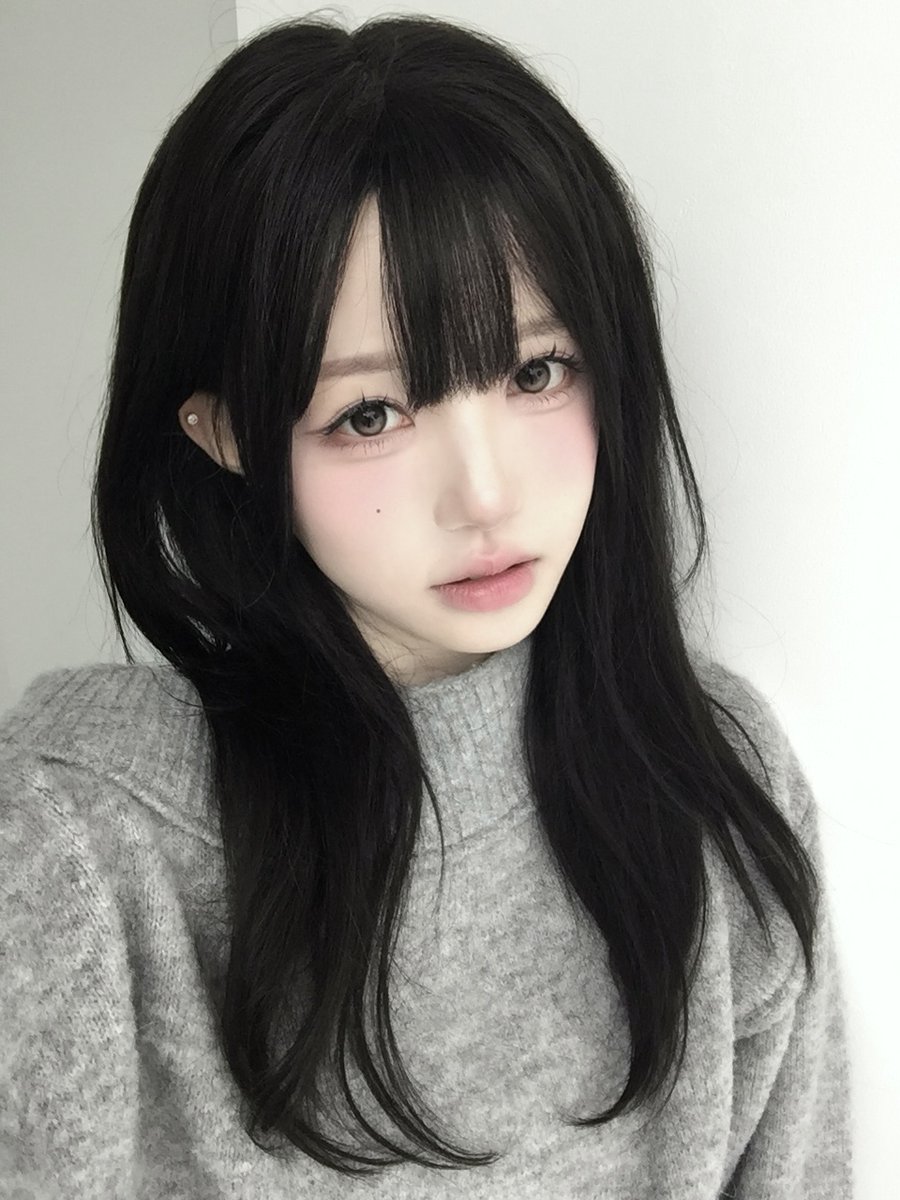 Behind-the-scenes cut of tripleS