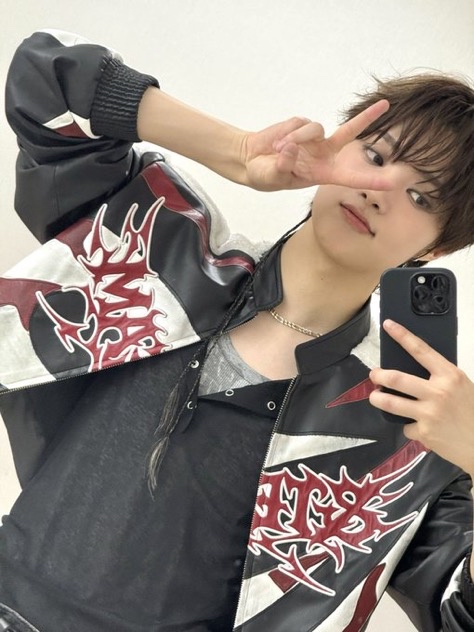 Latest photo of EJ (&TEAM)