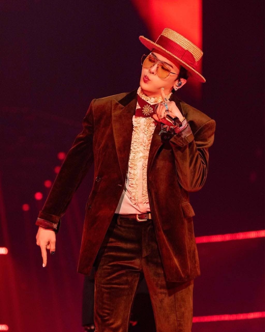 Behind-the-scenes cut of G-DRAGON (BIGBANG)