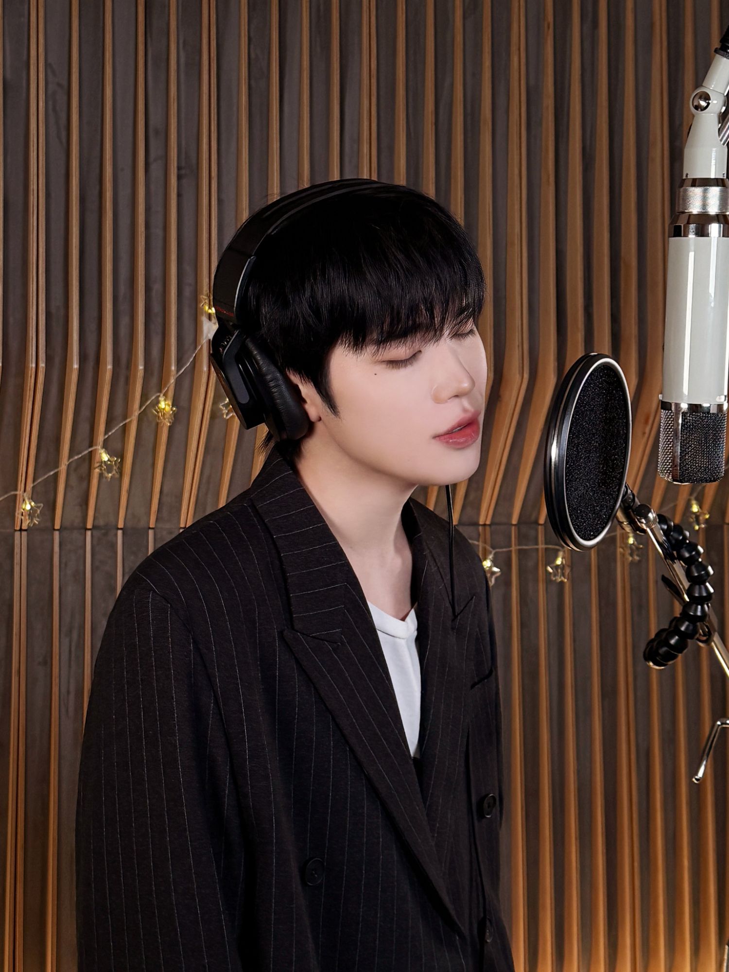 Recent activity shot of Kim Taerae (ZEROBASEONE)