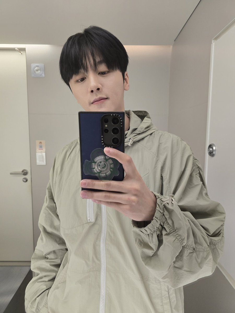 A moment captured by SF9's fan