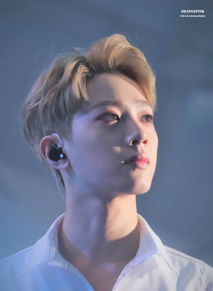 A moment captured by Lai KuanLin's fan