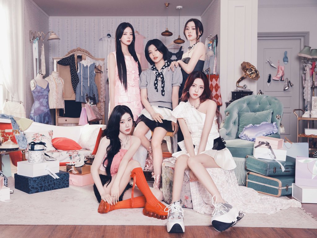 Behind-the-scenes cut of ITZY
