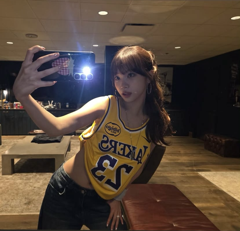 A moment captured by Kim Chaewon (LE SSERAFIM)'s fan