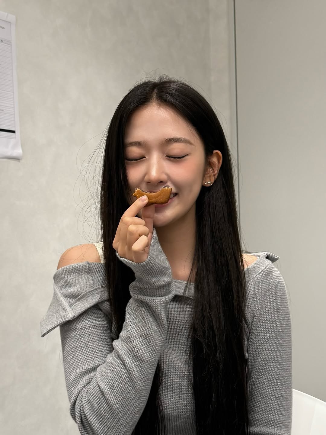 Behind-the-scenes cut of IZ*ONE
