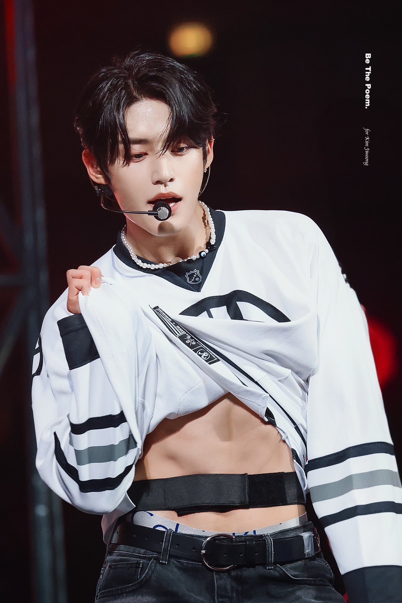 Behind-the-scenes cut of Kim Jiwoong (ZEROBASEONE)