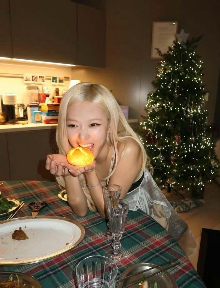 A moment captured by ROSÉ (BLACKPINK)'s fan