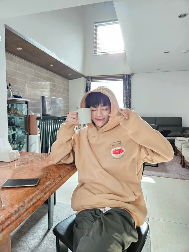 A moment captured by Hanbin (TEMPEST)'s fan