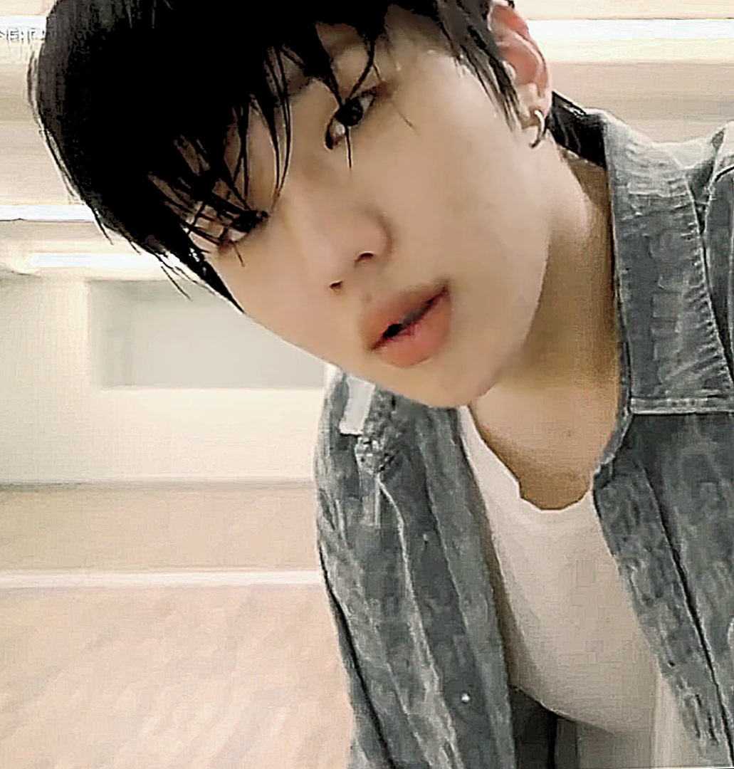 Foto terbaru Junhyeok (TNX)