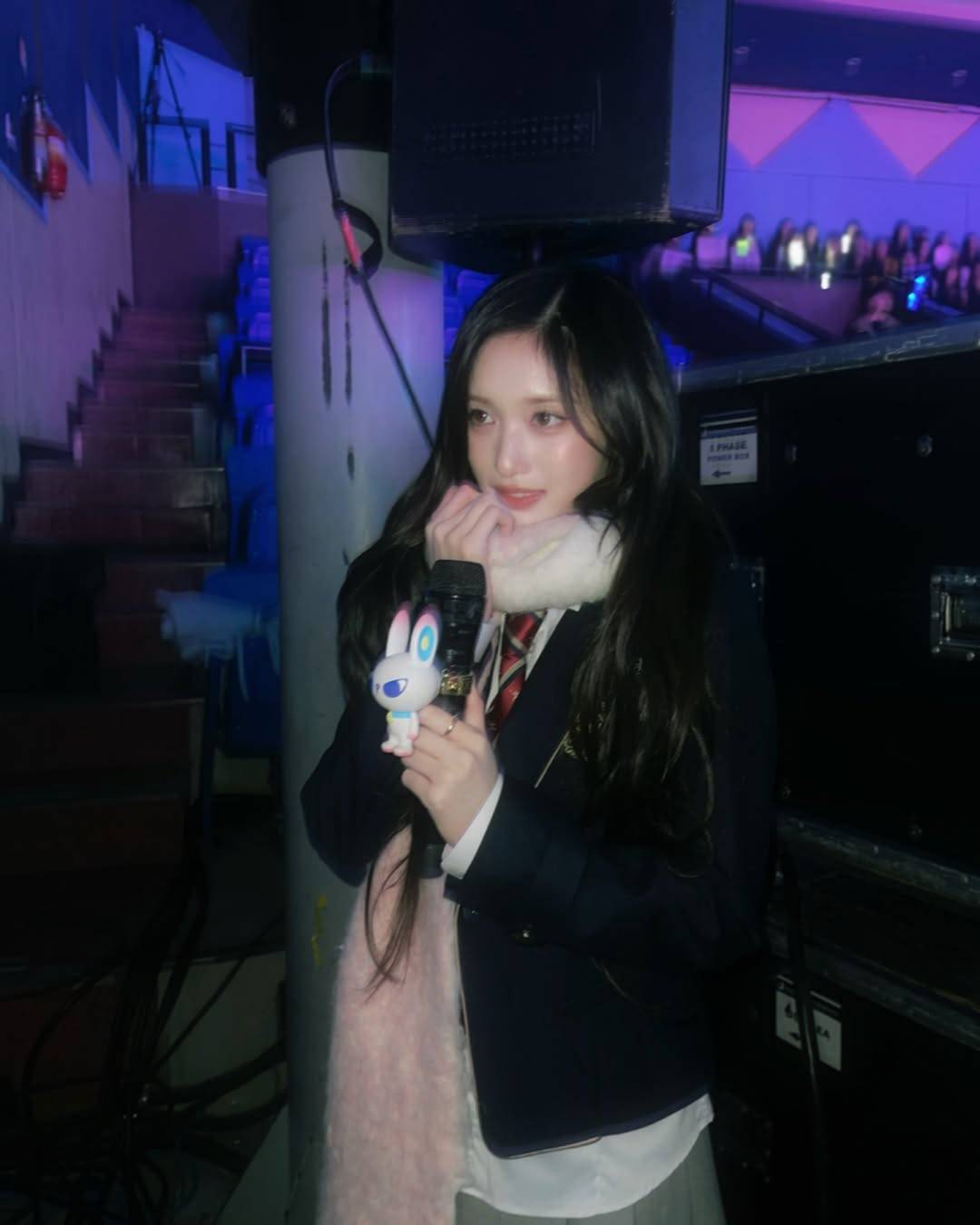 Behind-the-scenes cut of Leeseo (IVE)