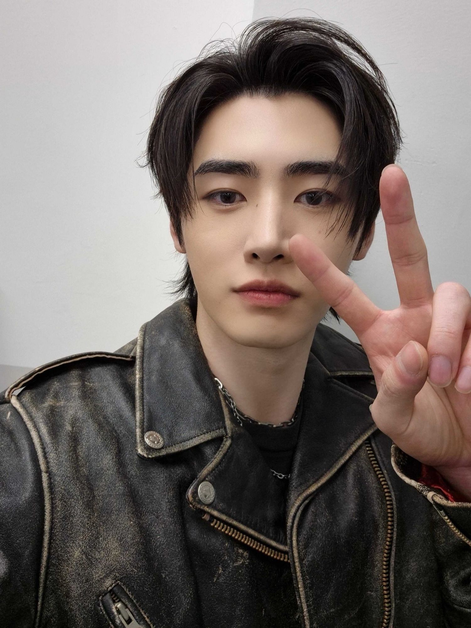 Latest photo of Sunghoon (ENHYPEN)
