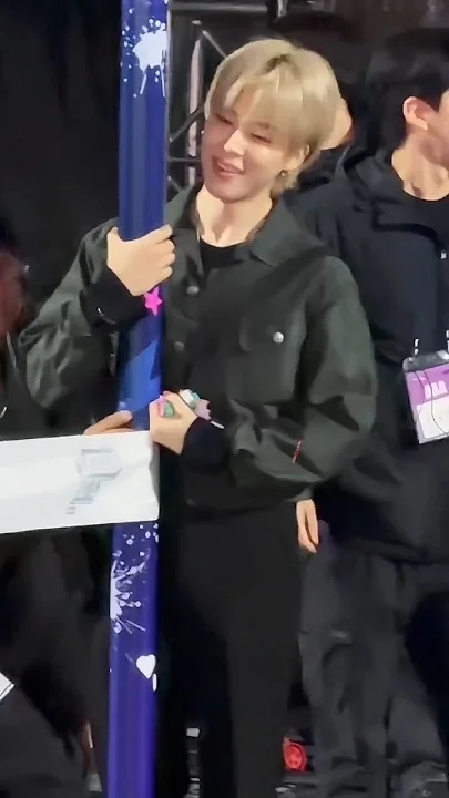 Today's most popular wallpaper in the Jimin (BTS) community