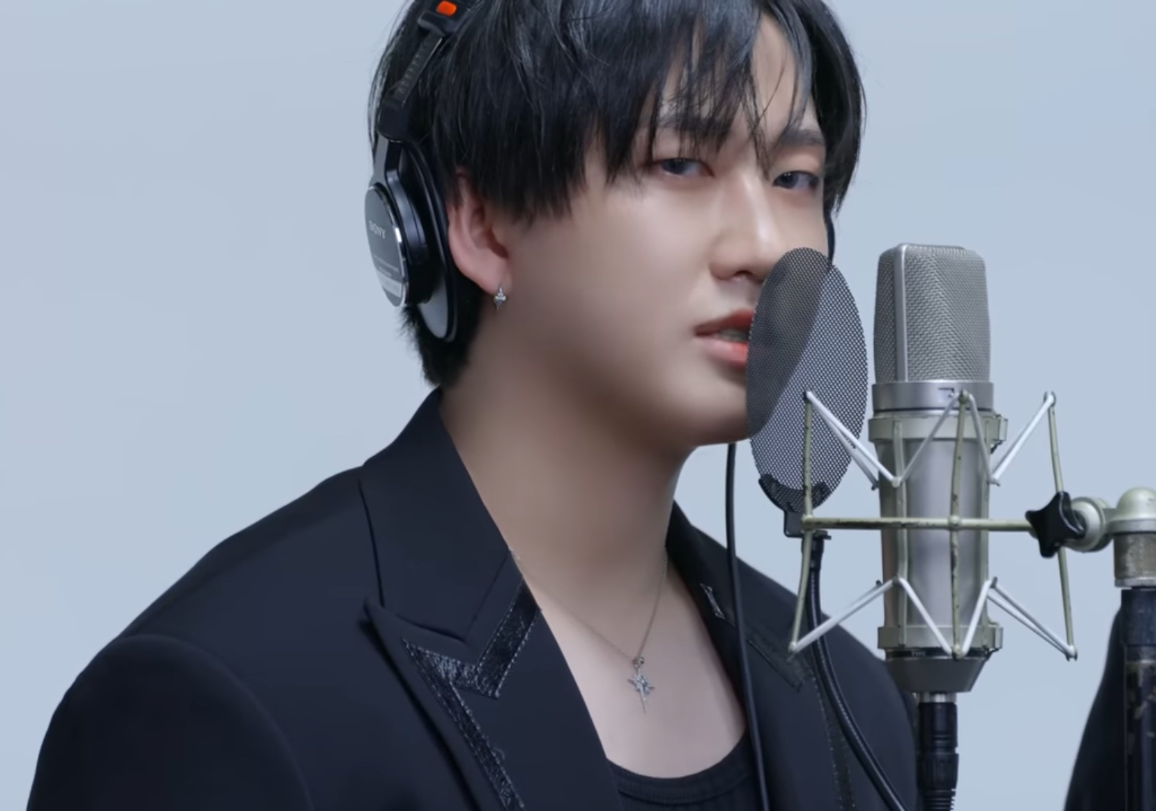 Behind-the-scenes cut of Changbin (Stray Kids)