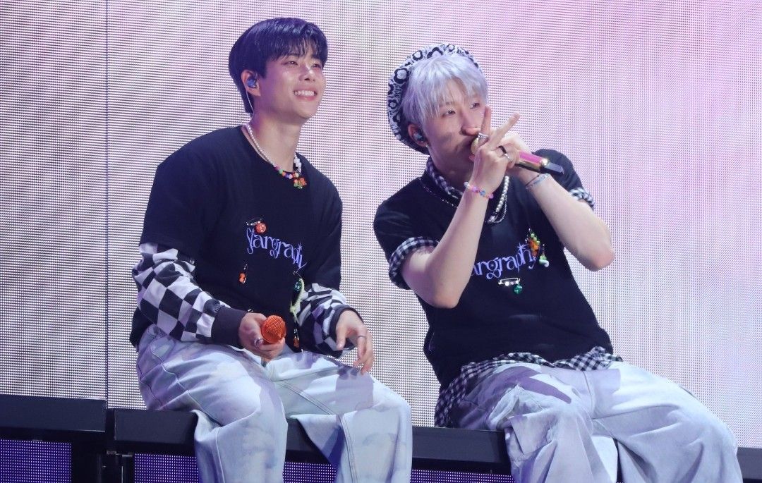 A moment captured by Jinjin (ASTRO)'s fan