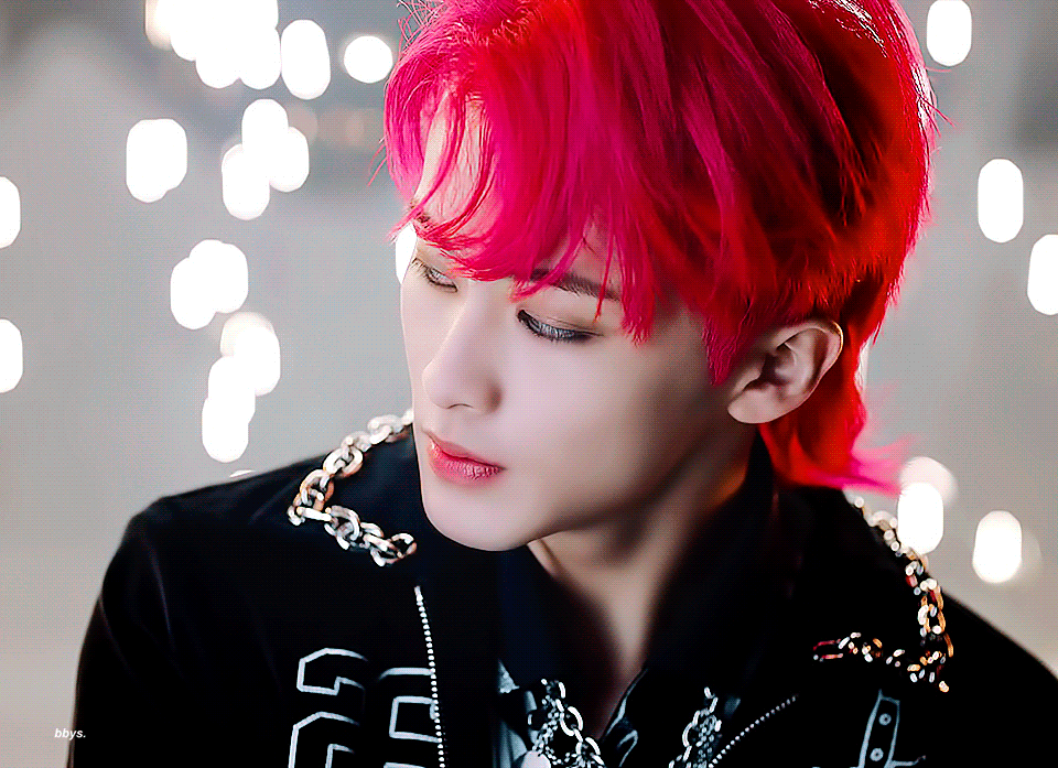 A moment captured by Mark (NCT 127, NCT DREAM)'s fan