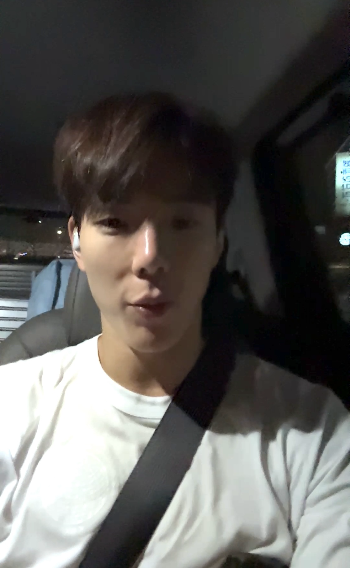 Momen yang diabadikan oleh penggemar Shownu (MONSTA X)