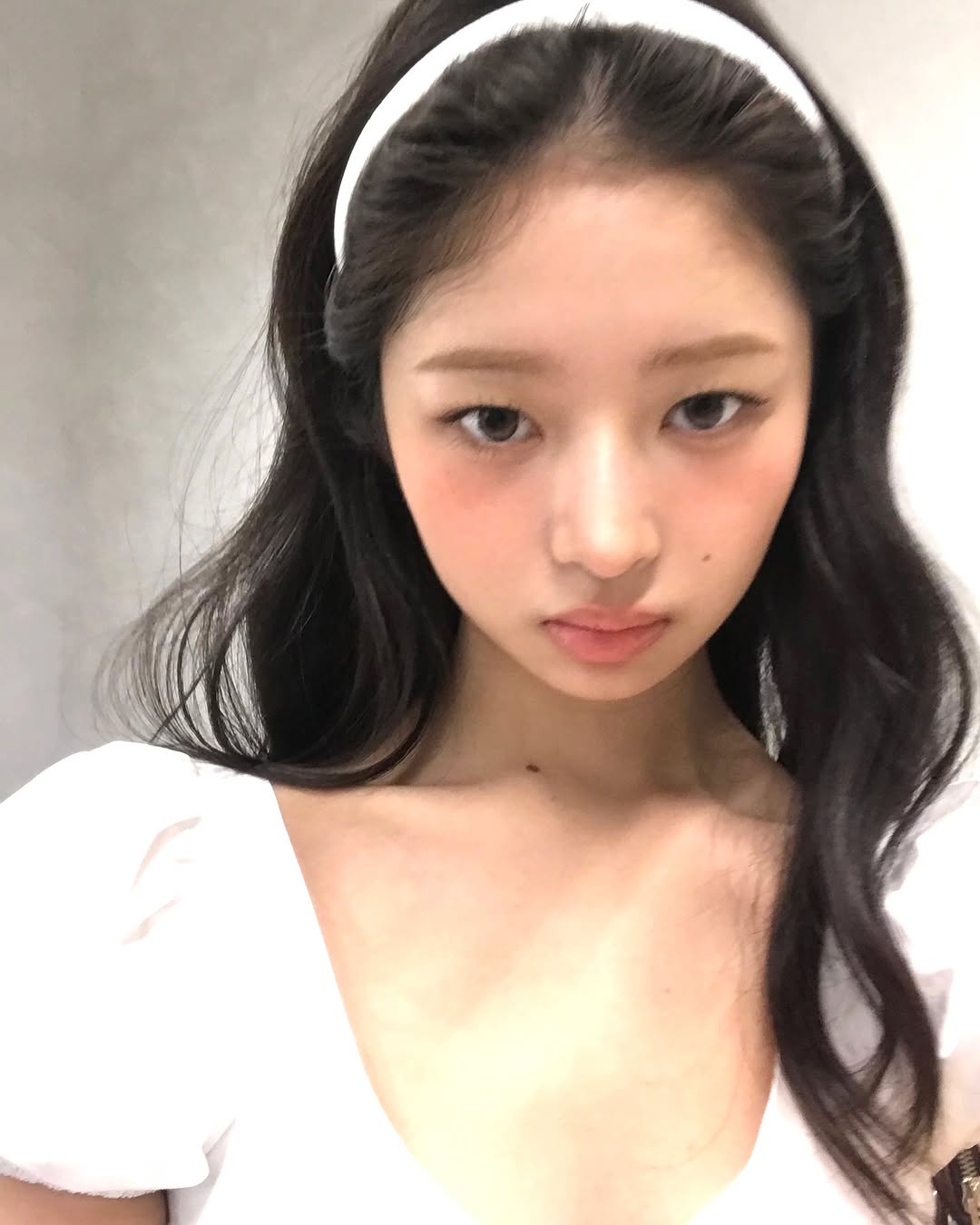Behind-the-scenes cut of Rei (IVE)