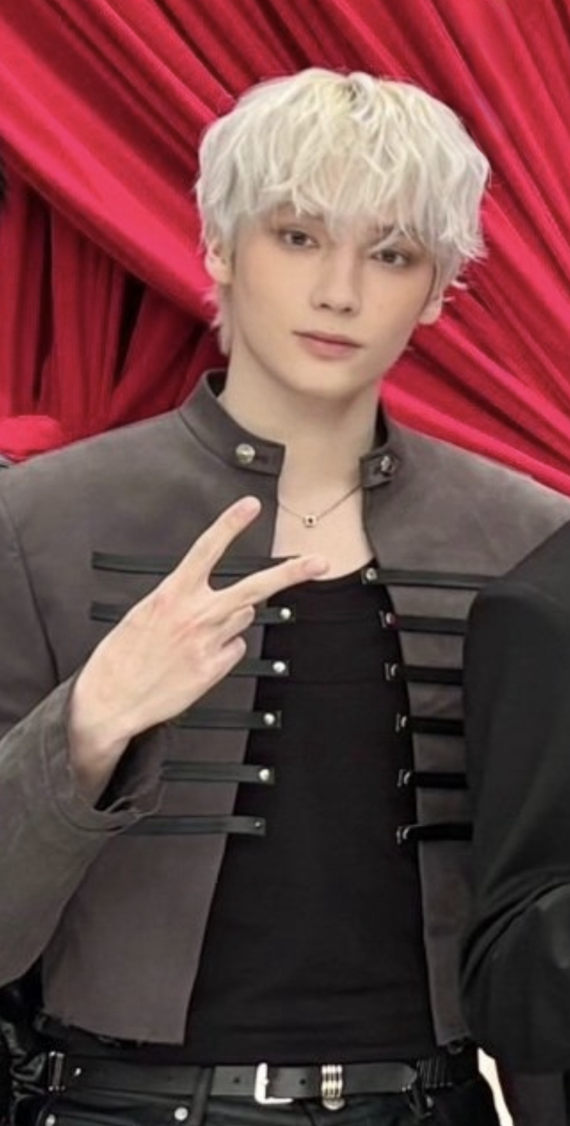 A heartfelt wallpaper shared by HueningKai (TOMORROW X TOGETHER)'s fans