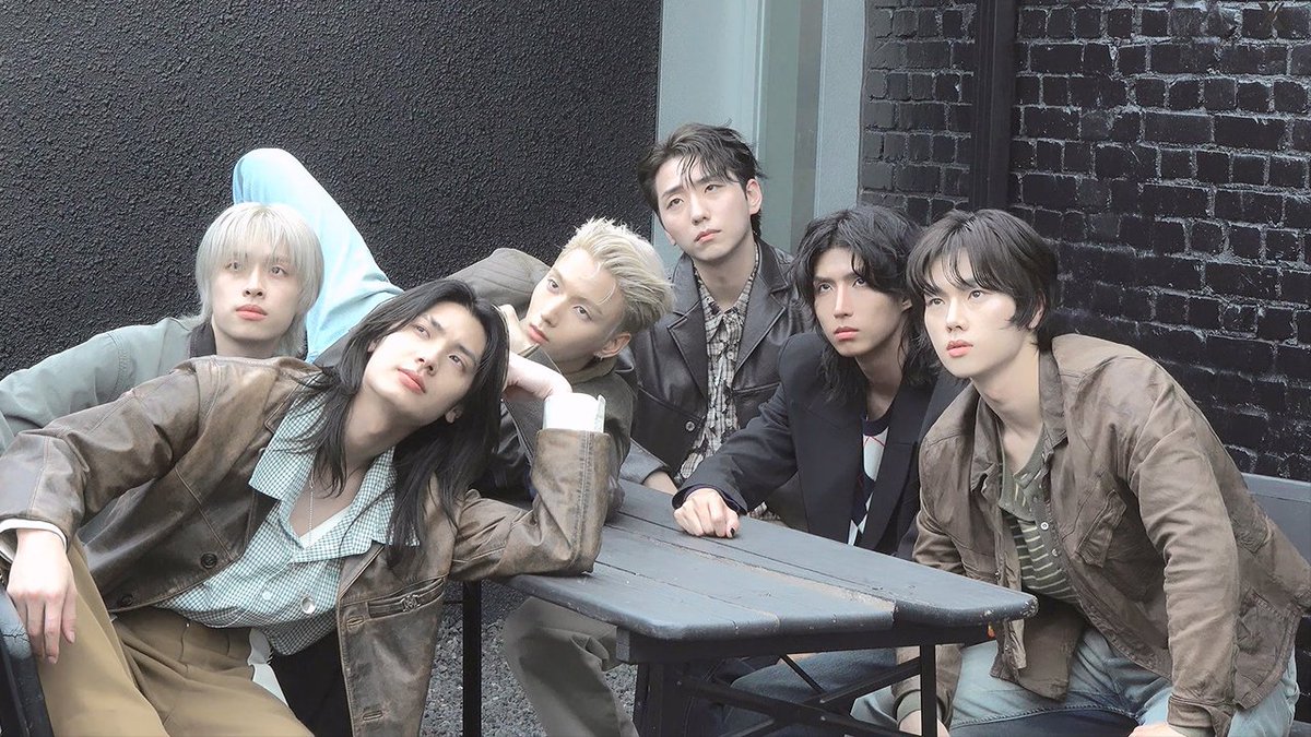 A moment captured by Xdinary Heroes's fan