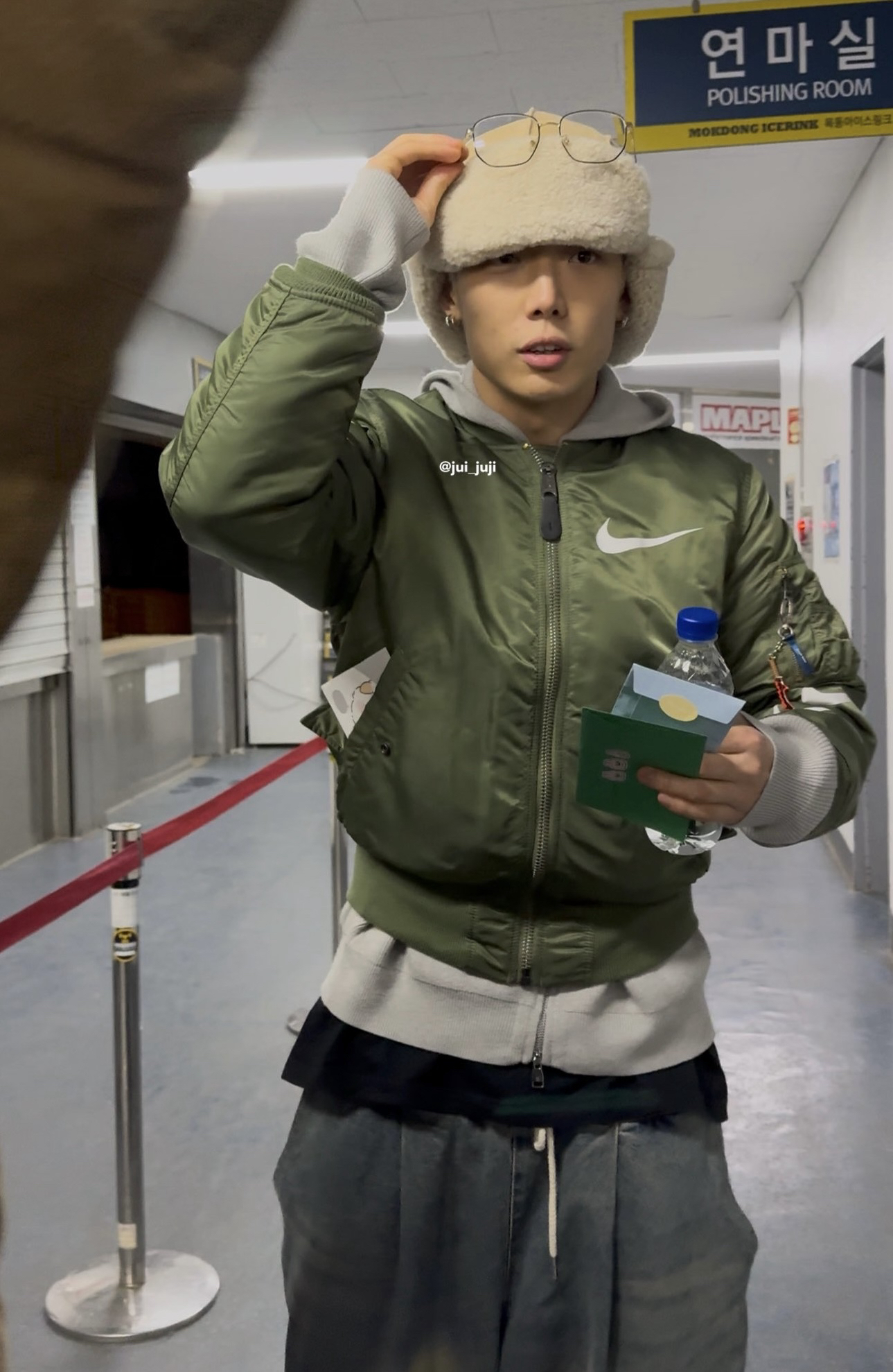 Behind-the-scenes cut of BOBBY (iKON)