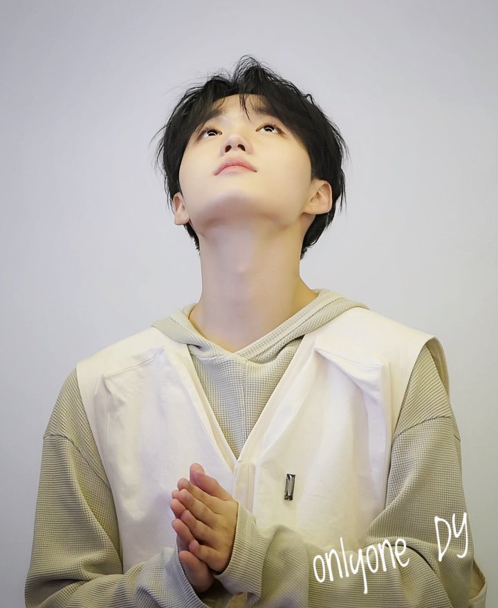 Latest photo of Doyoung (TREASURE)