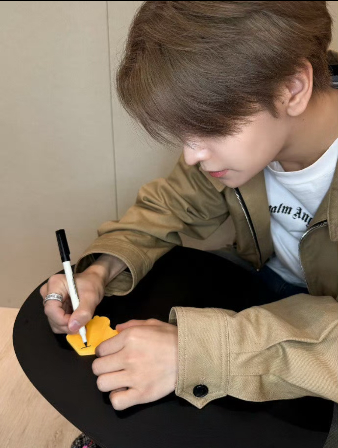 A moment captured by He Xinlong (ALPHA DRIVE ONE)'s fan