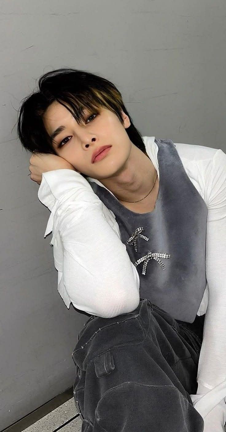 Behind-the-scenes cut of I.N (Stray Kids)