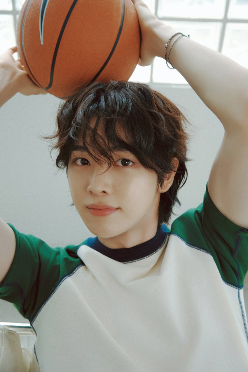 Latest photo of Sungchan (RIIZE)