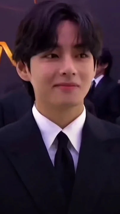 Behind-the-scenes cut of V (BTS)