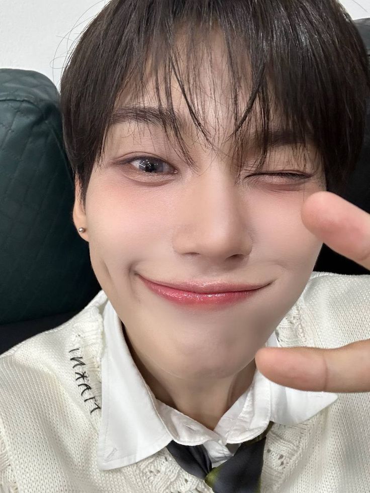 A moment captured by EVNNE's fan