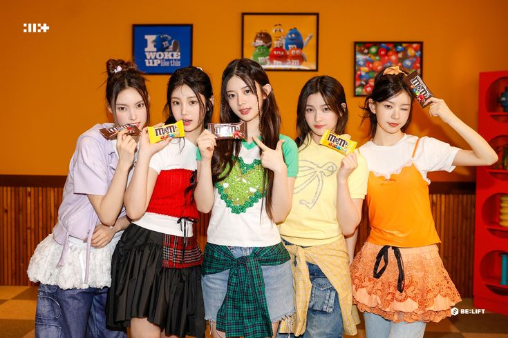 Behind-the-scenes cut of ILLIT