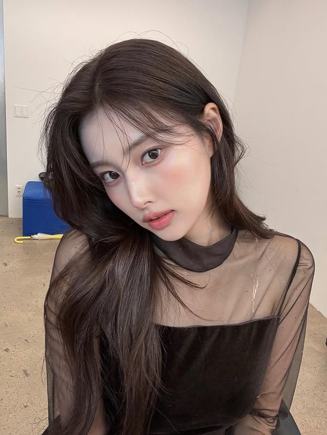 Behind-the-scenes cut of Kang Hyewon