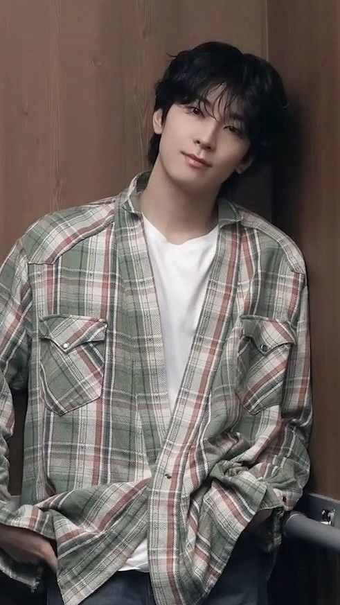 Behind-the-scenes cut of SEVENTEEN