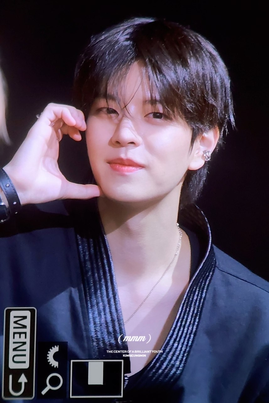 Foto terbaru Seungmin (Stray Kids)